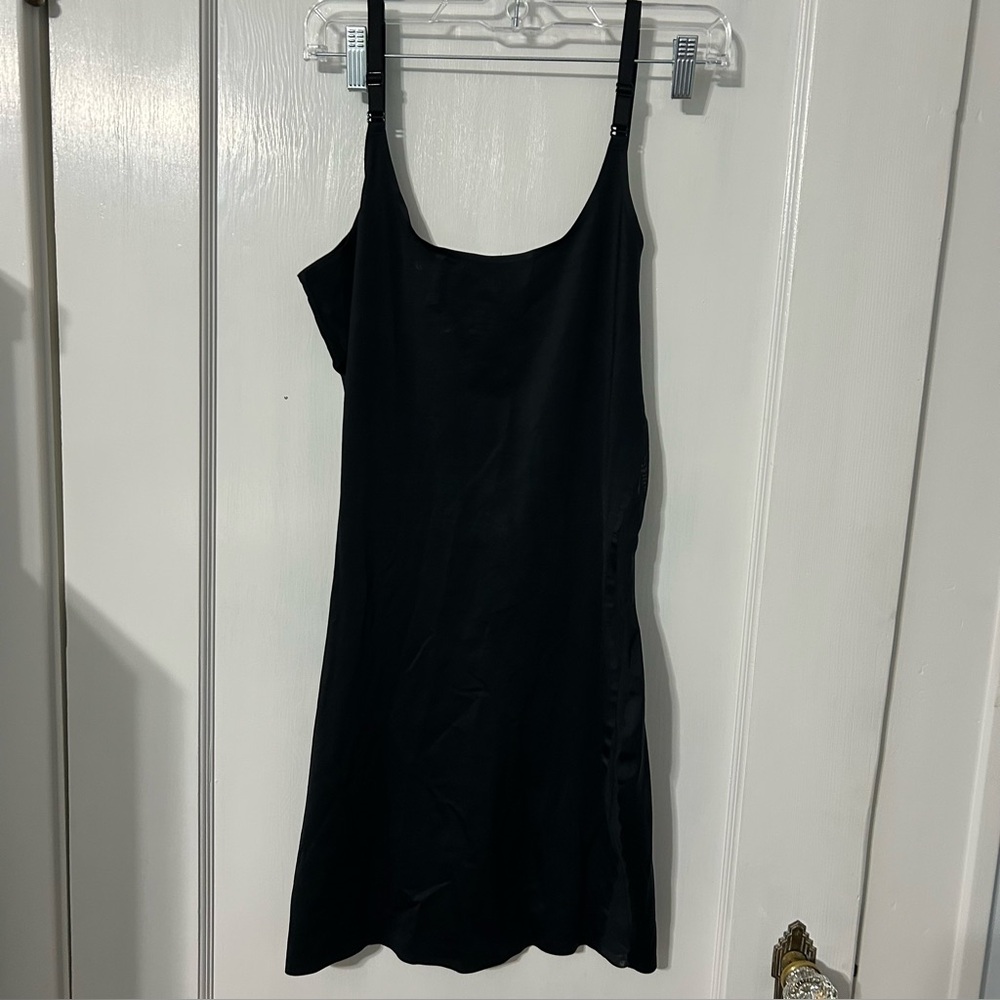 Women’s Shape wear dress slip 
Assets By Spanx Size 1X Black adjustable straps